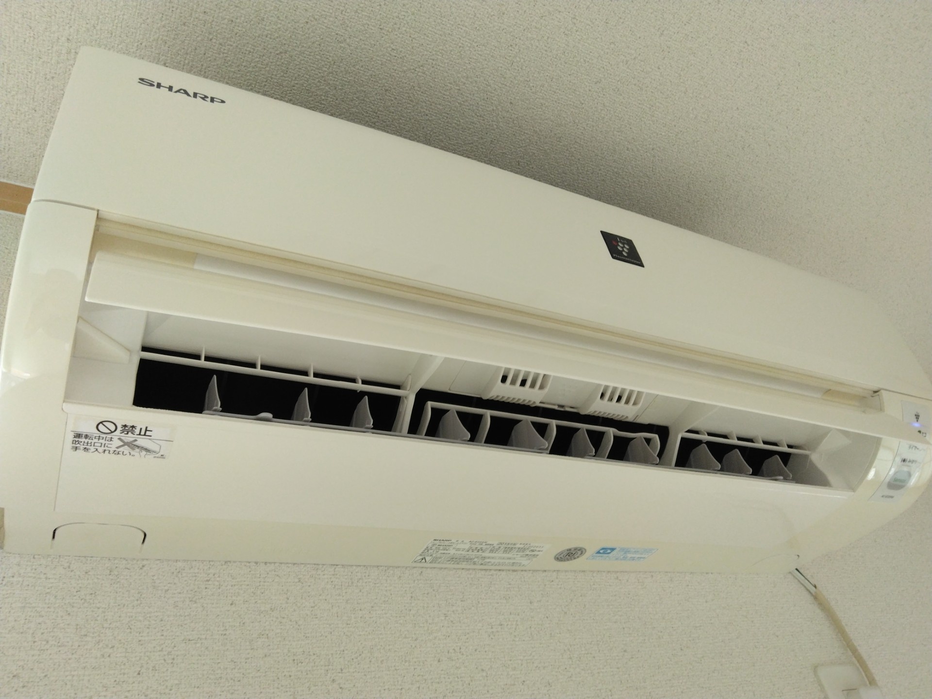 高感度ショップで2023年売れたブランド 橿原市でｼｬｰﾌﾟｴｱｺﾝ2台AC-F40AWとAC-E22AWの分解ｸﾘｰﾆﾝｸﾞです エアコン