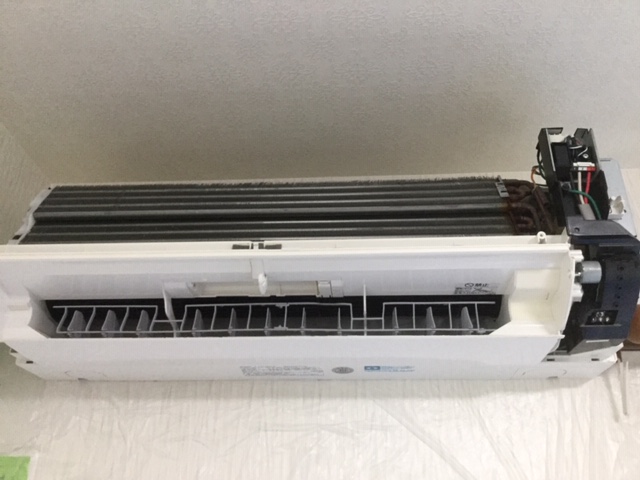 桜井市でエアコン3台と室外機2台の分解クリーニングです
